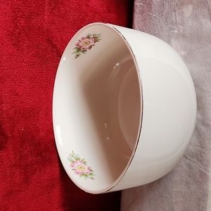 Hall's Superior Quality Kitchenware. Serverware Bowl. Made in USA